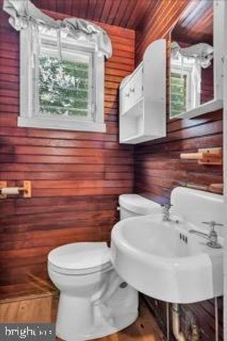 34 W BROAD ST, Burlington, NJ 08016
