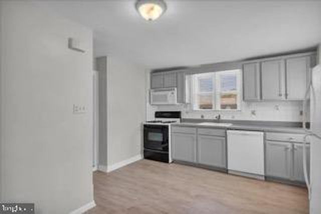 34 W BROAD ST, Burlington, NJ 08016