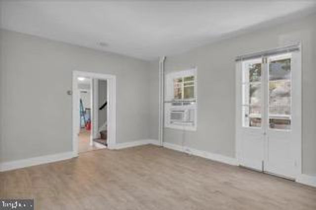 34 W BROAD ST, Burlington, NJ 08016