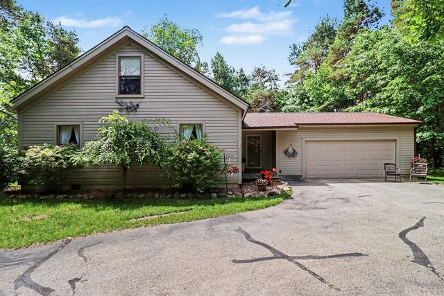 10035 Hawthorne Lane, Canadian Lakes, MI 49346