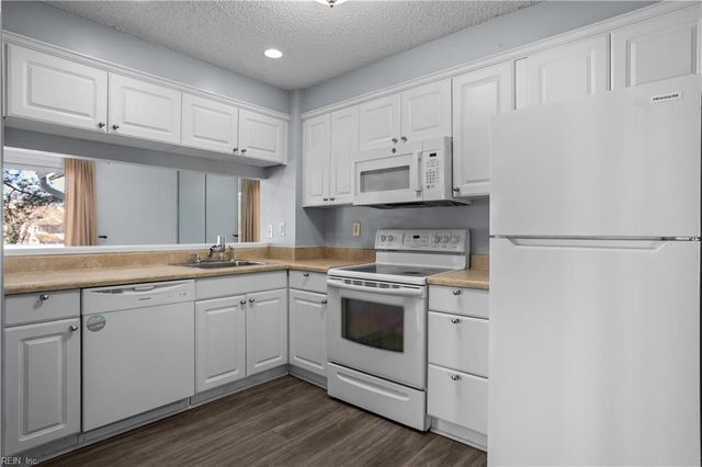 2558 Cove Point PL, Virginia Beach, VA 23454