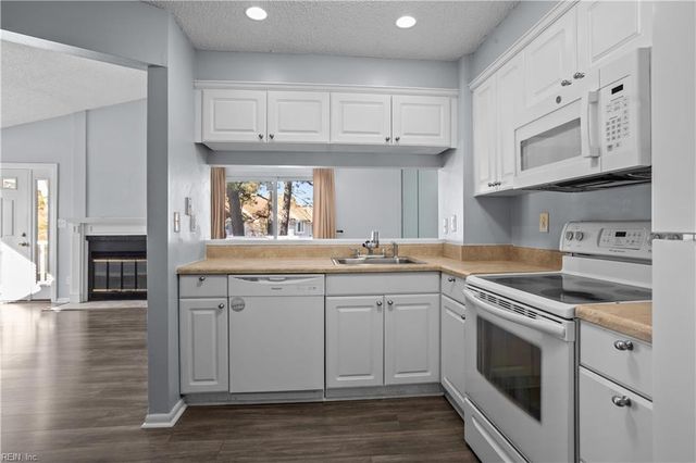 2558 Cove Point PL, Virginia Beach, VA 23454