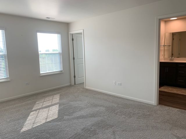 285 Lakeshore Drive, Oswego, IL 60543