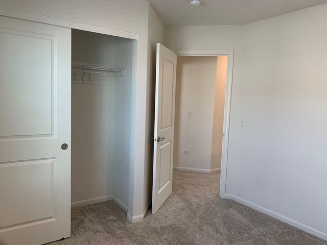 285 Lakeshore Drive, Oswego, IL 60543