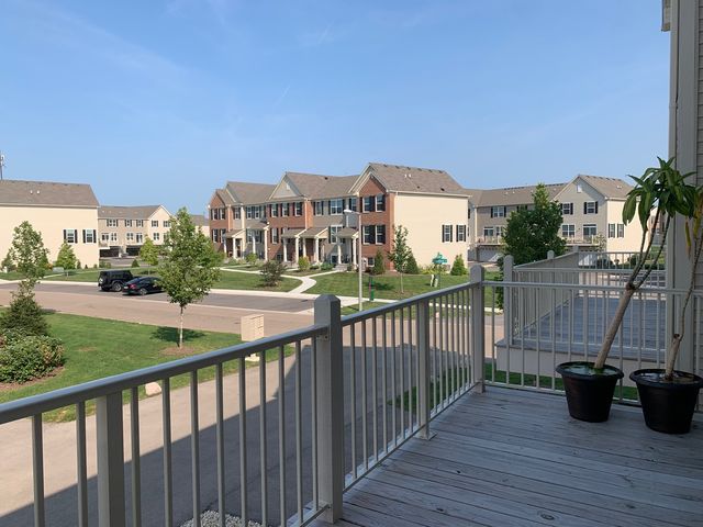 285 Lakeshore Drive, Oswego, IL 60543