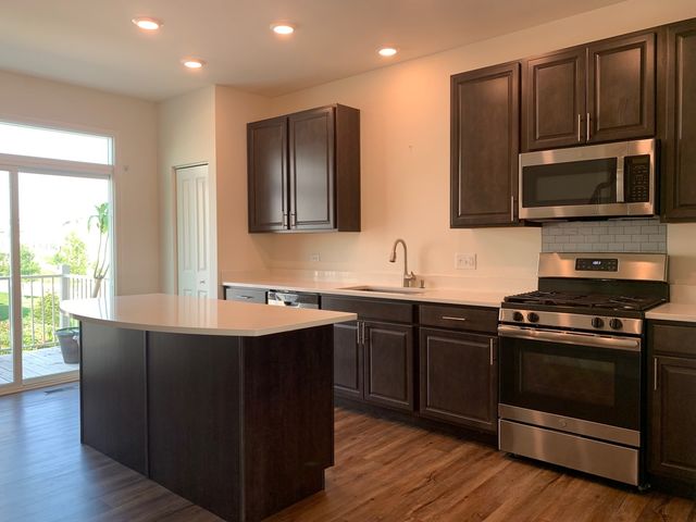 285 Lakeshore Drive, Oswego, IL 60543