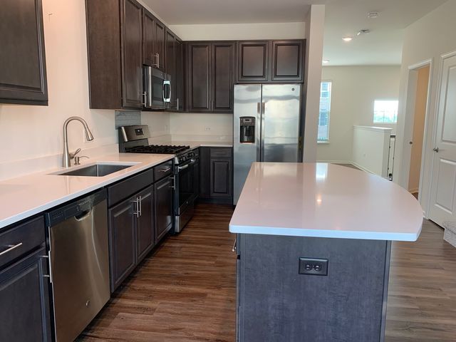 285 Lakeshore Drive, Oswego, IL 60543