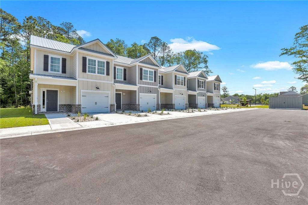 Image 2 of property listing at 105 Sherwood Court 2, Rincon, GA 31326