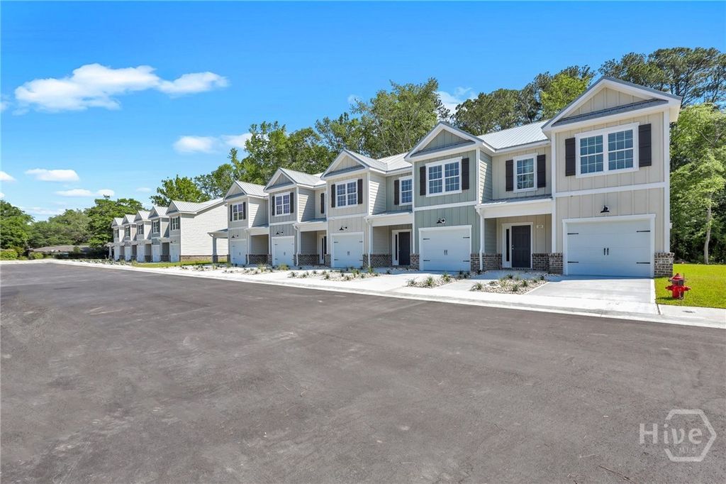 Image 3 of property listing at 105 Sherwood Court 2, Rincon, GA 31326