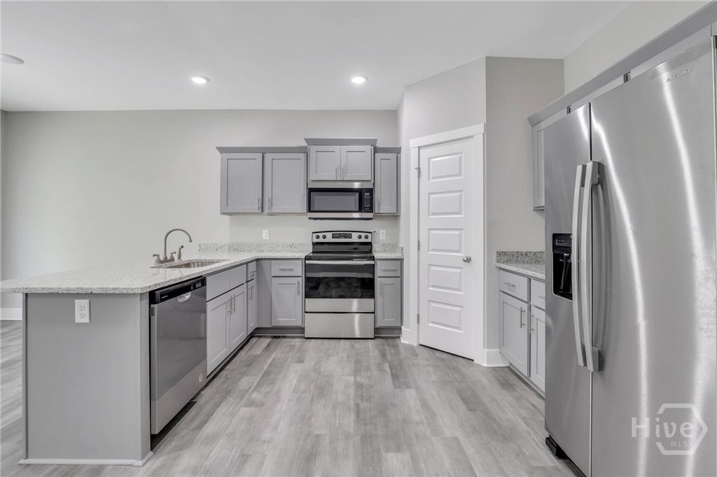 Image 5 of property listing at 105 Sherwood Court 2, Rincon, GA 31326