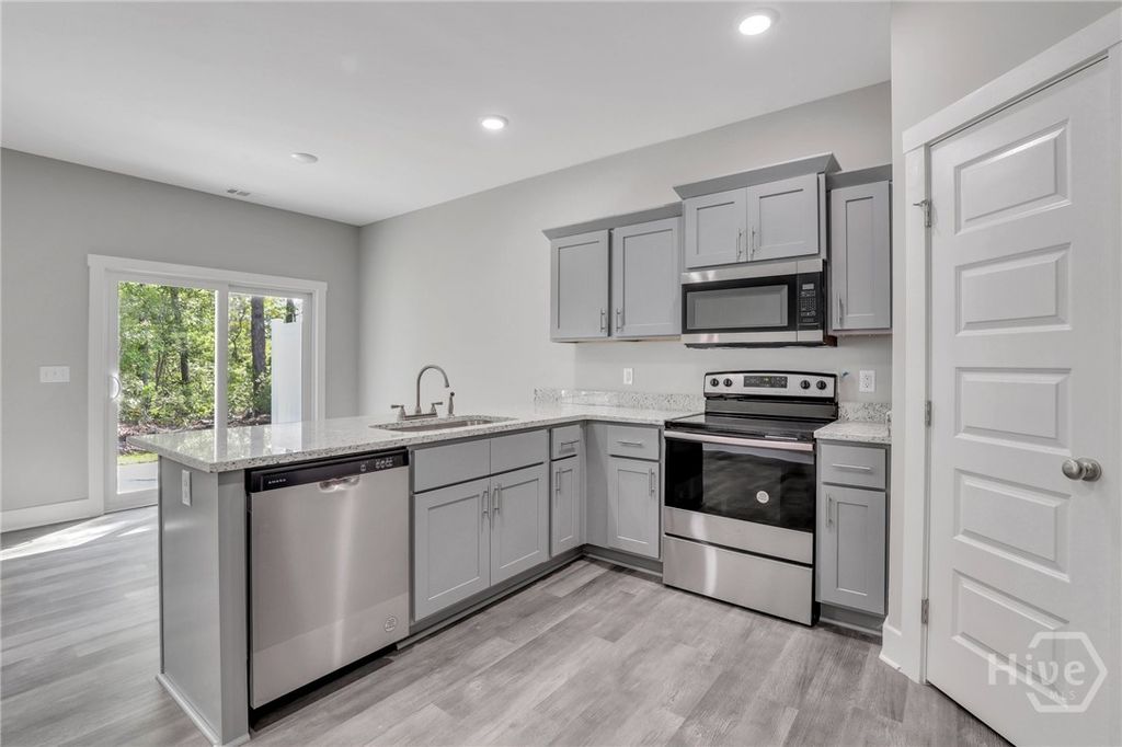Image 6 of property listing at 105 Sherwood Court 2, Rincon, GA 31326