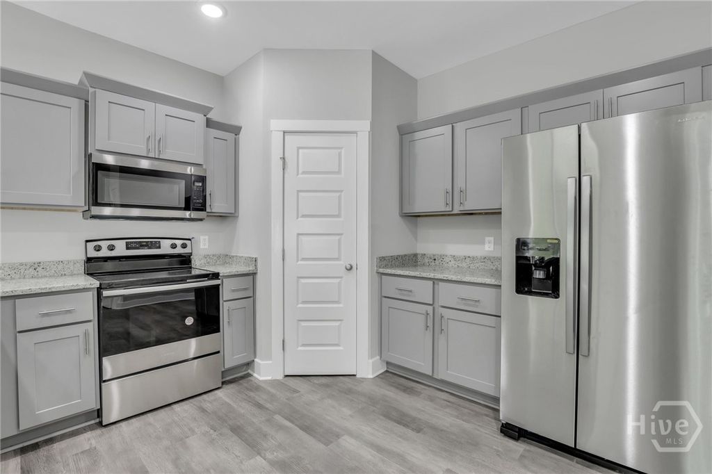 Image 9 of property listing at 105 Sherwood Court 2, Rincon, GA 31326