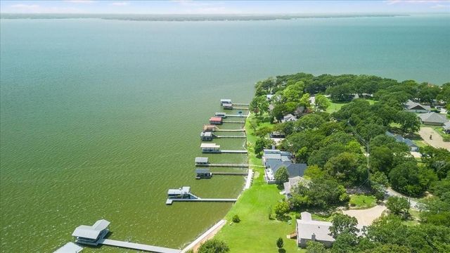 219 Admiral Drive, Gun Barrel City, TX 75156