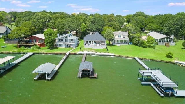 219 Admiral Drive, Gun Barrel City, TX 75156