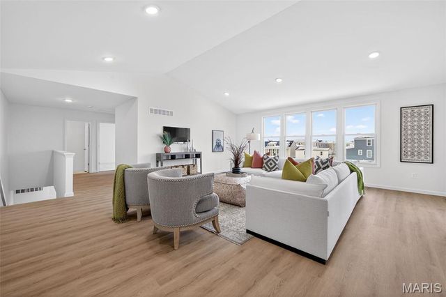 210 Marais Temps Clair Way, St Charles, MO 63301