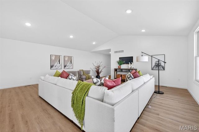 210 Marais Temps Clair Way, St Charles, MO 63301