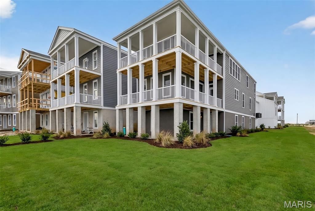 210 Marais Temps Clair Way, St Charles, MO 63301