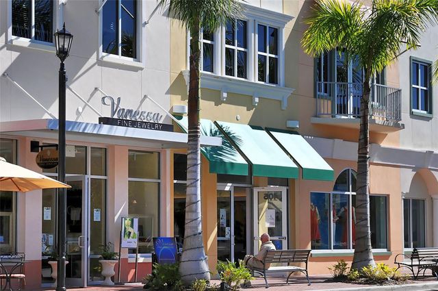 7718 LAKE VISTA COURT 207, Lakewood Ranch, FL 34202