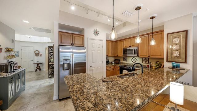 7718 LAKE VISTA COURT 207, Lakewood Ranch, FL 34202