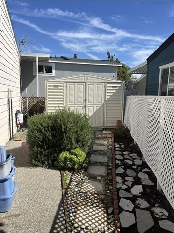 17 Serra Way, San Fernando, CA 91345