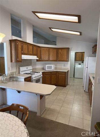 17 Serra Way, San Fernando, CA 91345