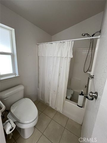 17 Serra Way, San Fernando, CA 91345