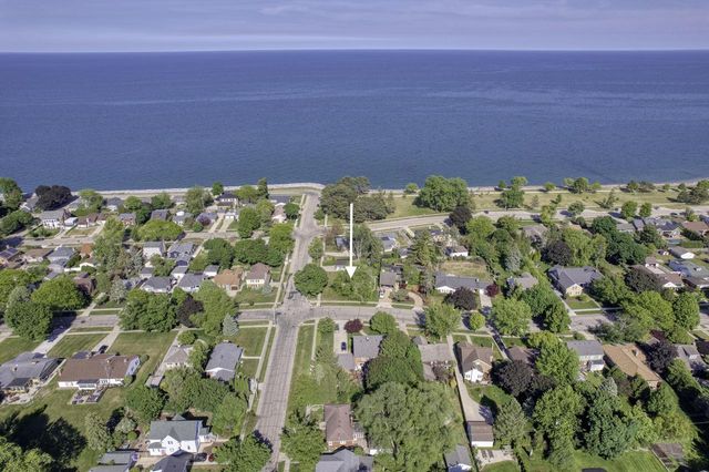 7503 3rd AVENUE, Kenosha, WI 53143