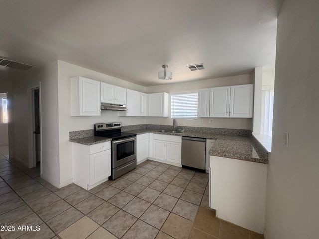 2642 E KINGS Avenue, Phoenix, AZ 85032