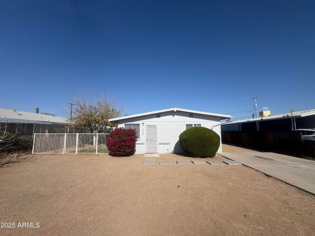 2642 E KINGS Avenue, Phoenix, AZ 85032