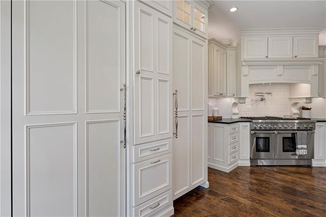 17554 Cody Street, Overland Park, KS 66221