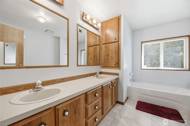 785 Dogwood Place, Enumclaw, WA 98022