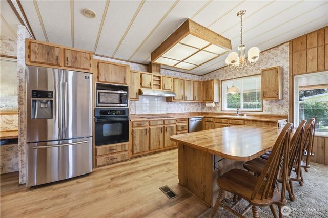 785 Dogwood Place, Enumclaw, WA 98022