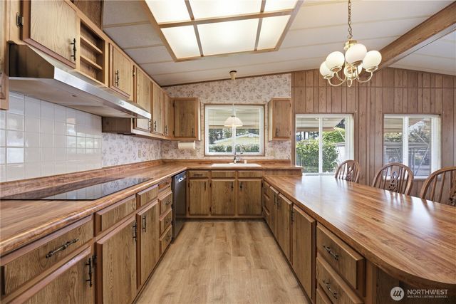785 Dogwood Place, Enumclaw, WA 98022