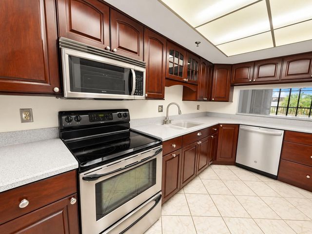 530 E CENTRAL BOULEVARD 203, Orlando, FL 32801