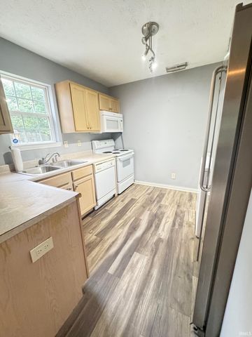 9808 Cayes Drive, Evansville, IN 47725