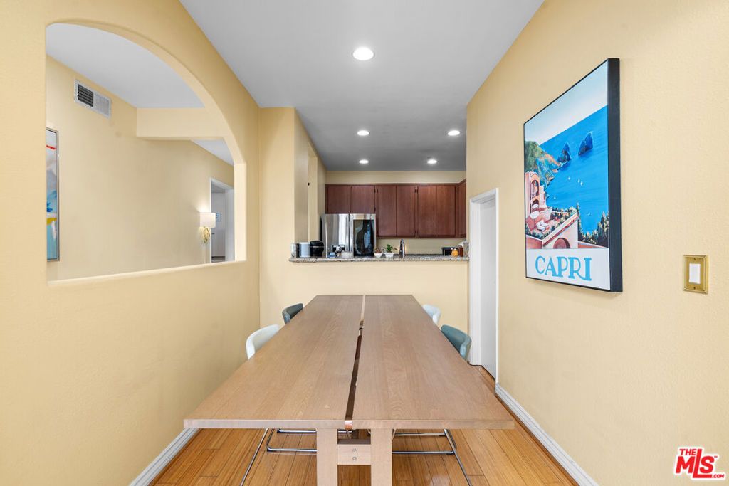 Image 11 of property listing at 625 S Berendo Street 609, Los Angeles, CA 90005