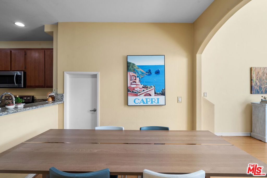 Image 12 of property listing at 625 S Berendo Street 609, Los Angeles, CA 90005