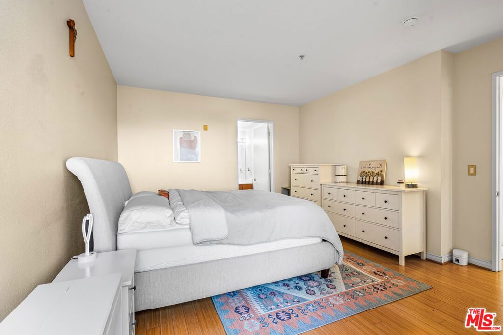 Image 14 of property listing at 625 S Berendo Street 609, Los Angeles, CA 90005