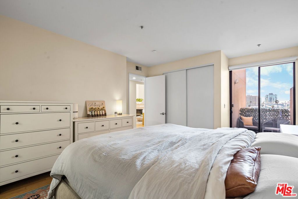 Image 16 of property listing at 625 S Berendo Street 609, Los Angeles, CA 90005