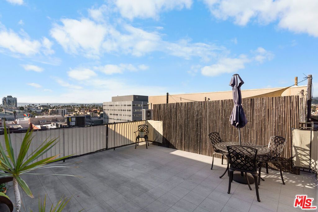 Image 26 of property listing at 625 S Berendo Street 609, Los Angeles, CA 90005