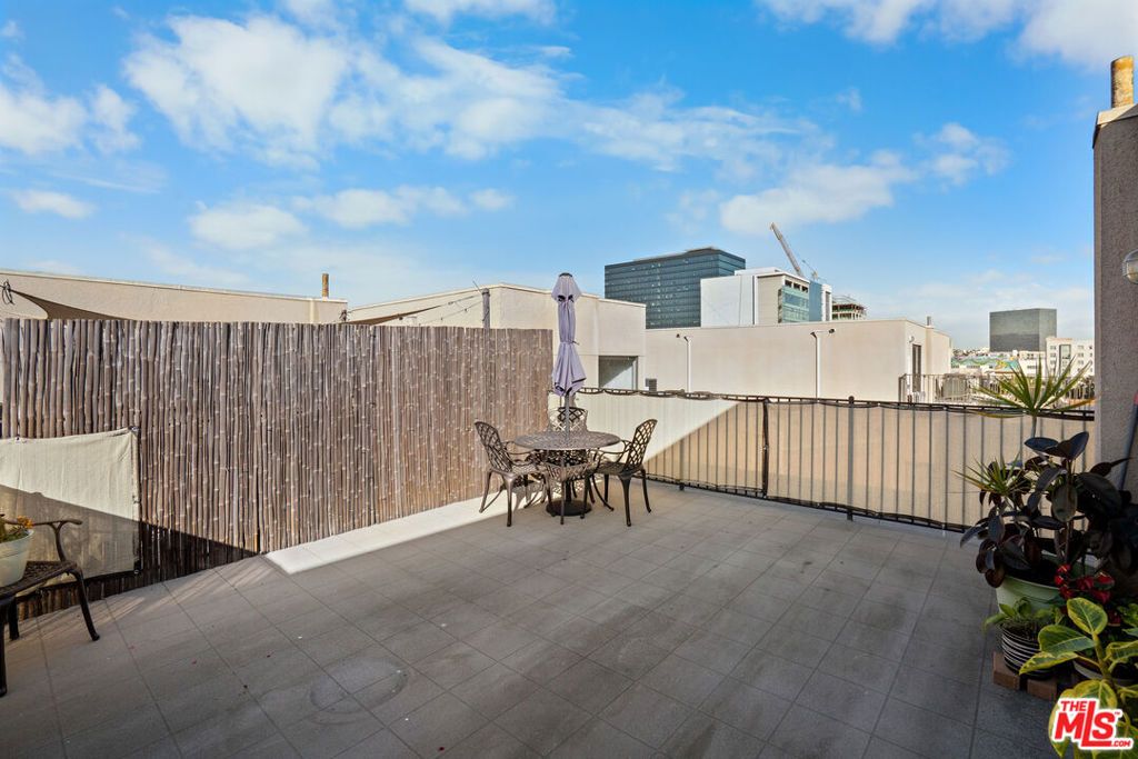 Image 27 of property listing at 625 S Berendo Street 609, Los Angeles, CA 90005