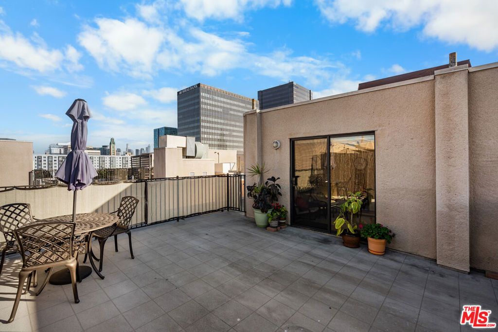 Image 28 of property listing at 625 S Berendo Street 609, Los Angeles, CA 90005