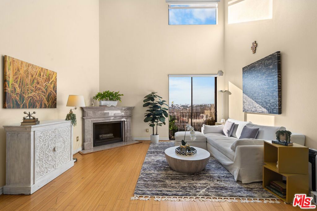 Image 5 of property listing at 625 S Berendo Street 609, Los Angeles, CA 90005