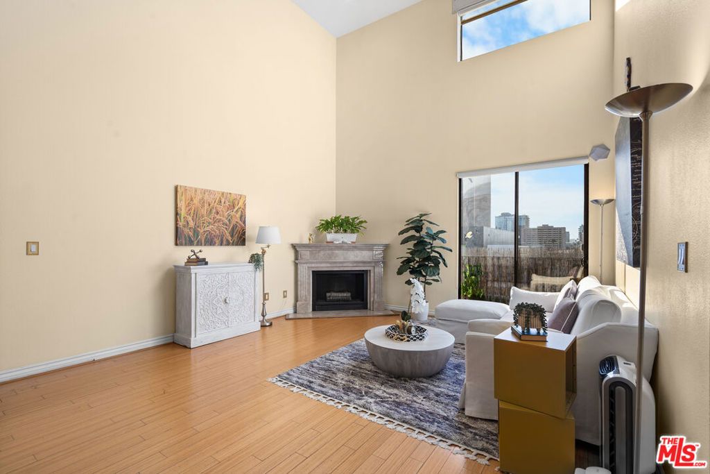 Image 6 of property listing at 625 S Berendo Street 609, Los Angeles, CA 90005