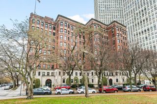 2600 N Lakeview Avenue 9B, Chicago, IL 60614