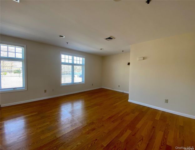 259 Glen Cove Avenue 255, Sea Cliff, NY 11579