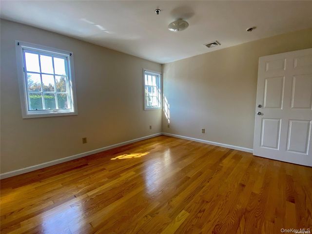259 Glen Cove Avenue 255, Sea Cliff, NY 11579