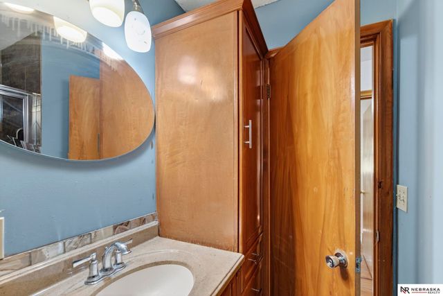 7175 N 60th Street, Omaha, NE 68152