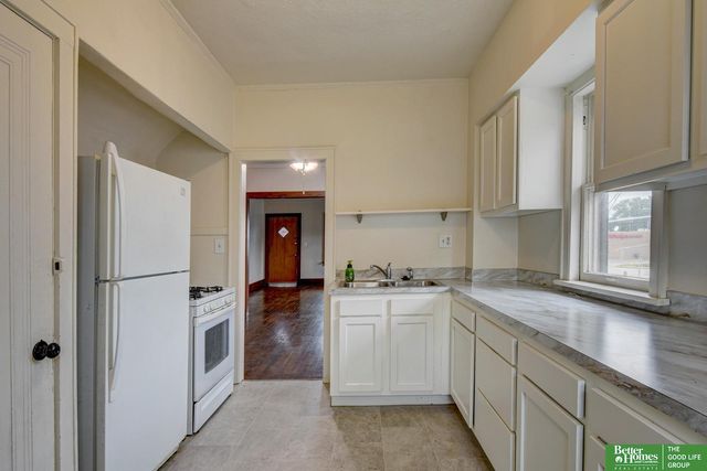 1911 S 50 Street, Omaha, NE 68106