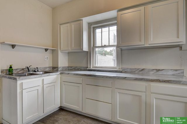 1911 S 50 Street, Omaha, NE 68106